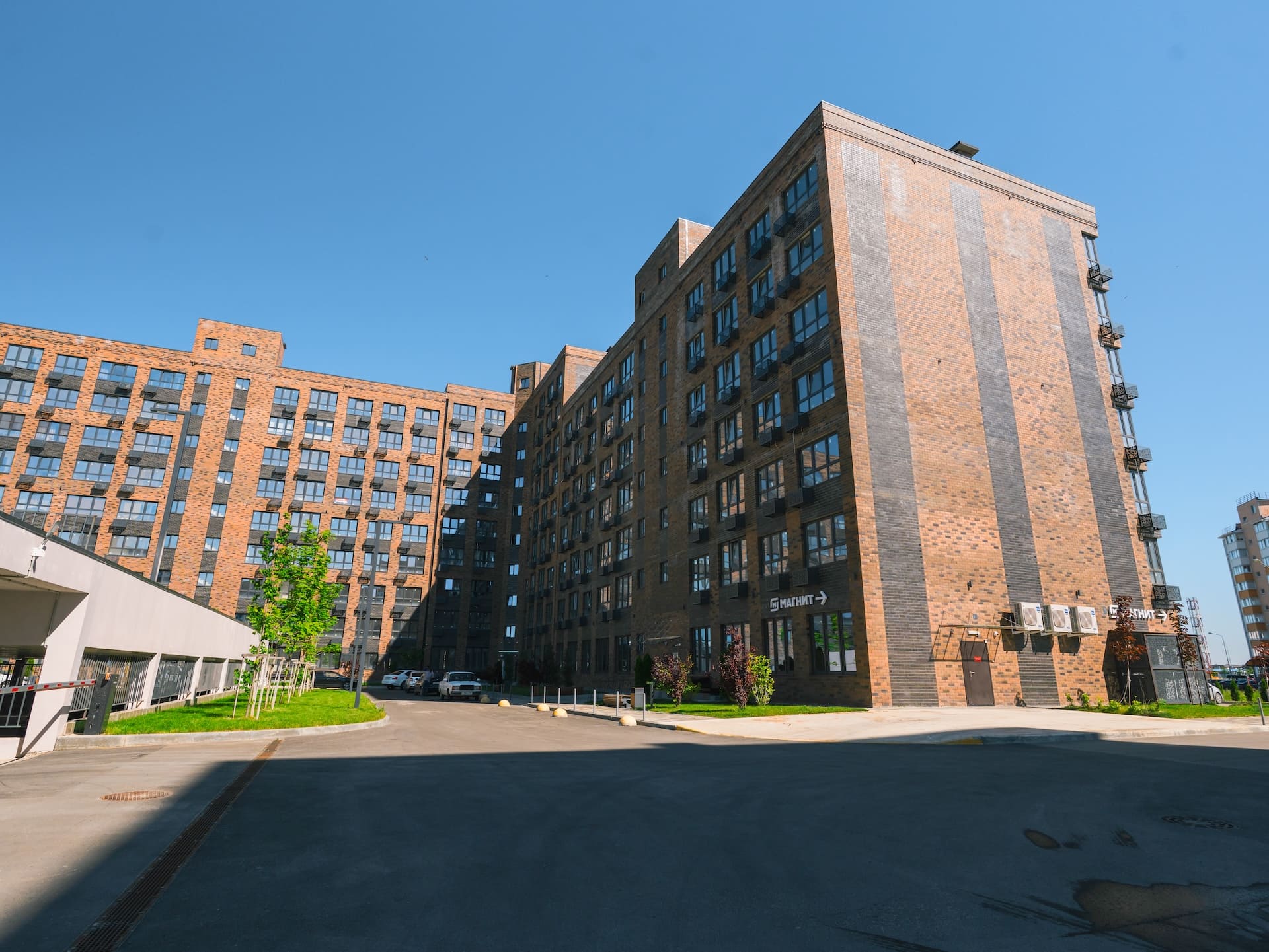 Места для коммерции 
и парковки гостей ЖК Яблоневый