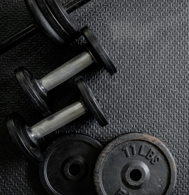 Рядом  спортивный комплекс 
(100 метров) ЖК Суворов